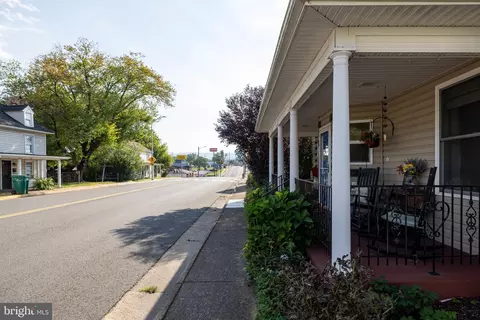 Exterior - 418 E Main St, Luray, VA 22835 photo 10 of 23