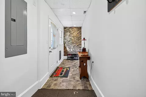 Entry Way - 418 E Main St, Luray, VA 22835 photo 9 of 9