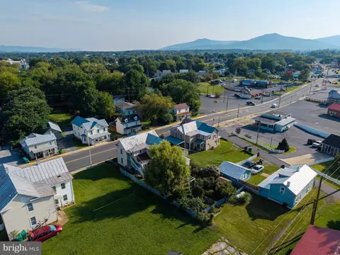 View/Area - 418 E Main St, Luray, VA 22835 photo 5 of 10