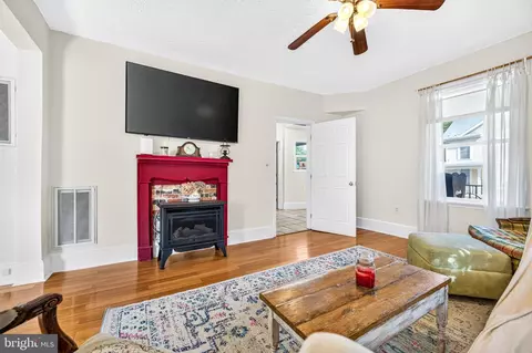 Living - 418 E Main St, Luray, VA 22835 photo 1 of 2