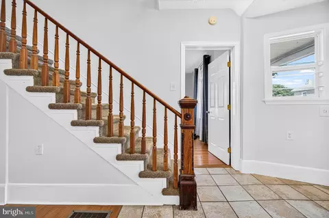 Entry Way - 418 E Main St, Luray, VA 22835 photo 4 of 9