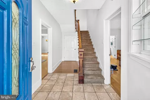Entry Way - 418 E Main St, Luray, VA 22835 photo 7 of 9