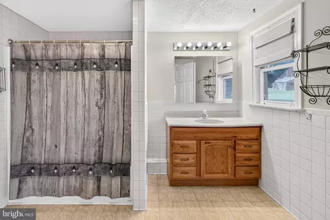 Bath - 418 E Main St, Luray, VA 22835 photo 1 of 3