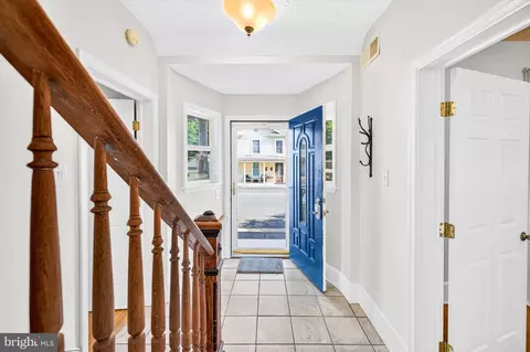 Entry Way - 418 E Main St, Luray, VA 22835 photo 6 of 9
