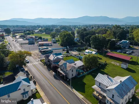 View/Area - 418 E Main St, Luray, VA 22835 photo 6 of 10