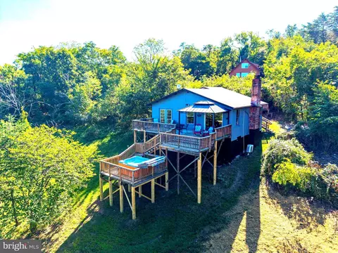 665 Overlook Dr, Rileyville, VA 22650