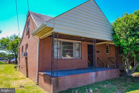 18 S Little Church St, Petersburg, VA 23803