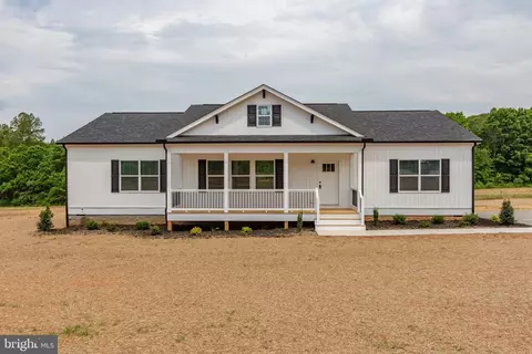 915 Levi Rd, Green Bay, VA 23942