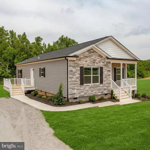 967 Levi Rd, Green Bay, VA 23942