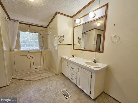 Bath - 7962 Five Forks Rd, Pamplin, VA 23958 photo 1 of 3