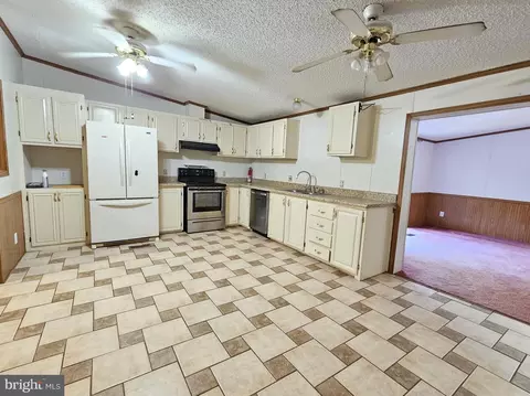 Kitchen - 7962 Five Forks Rd, Pamplin, VA 23958 photo 2 of 3