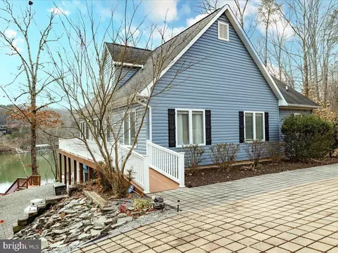 1765 Heron Pointe Ldg, Gretna, VA 24557
