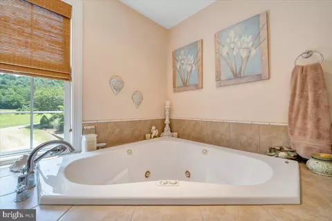 Bath - 2170 Lone Ivy Rd, Stuart, VA 24171 photo 3 of 9