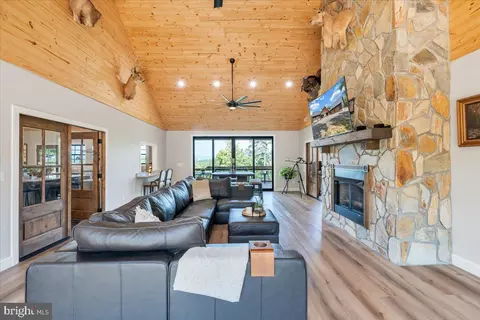 Living - 415 Grahams Farm Rd, Stuart, VA 24171 photo 3 of 5