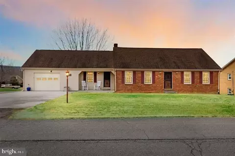1152 Windsor Ave, Pulaski, VA 24301 photo 1