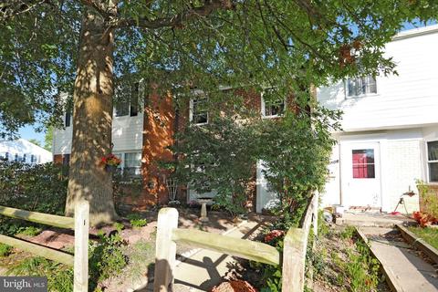 8293 Community Dr, Manassas, VA 20109 photo 2