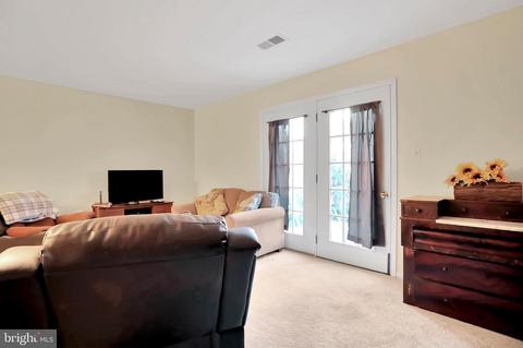 8293 Community Dr, Manassas, VA 20109 photo 11