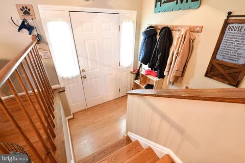 18916 Red Oak Ln, Triangle, VA 22172 photo 4