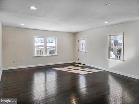 18523 Amidon Ave, Triangle, VA 22172 photo 2