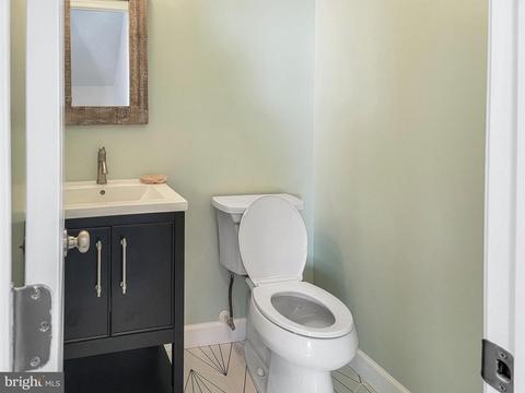 18523 Amidon Ave, Triangle, VA 22172 photo 5