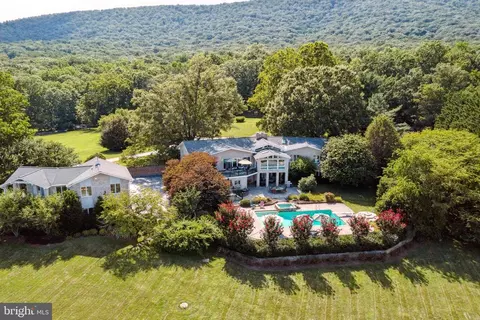 3247 Mountain Rd, Haymarket, VA 20169