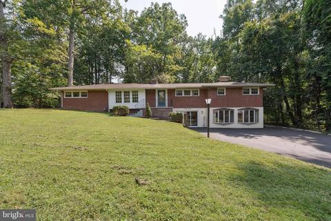 18323 Candice Dr, Triangle, VA 22172 photo 2