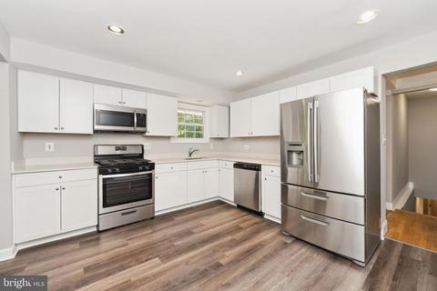 18323 Candice Dr, Triangle, VA 22172 photo 1