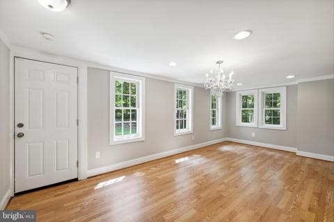 18323 Candice Dr, Triangle, VA 22172 photo 3