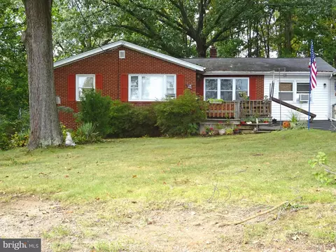 4348 Inn St, Triangle, VA 22172