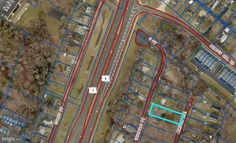 18511 Triangle St, Triangle, VA 22172