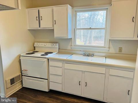 5717 Artemus Rd, Gainesville, VA 20155 photo 10