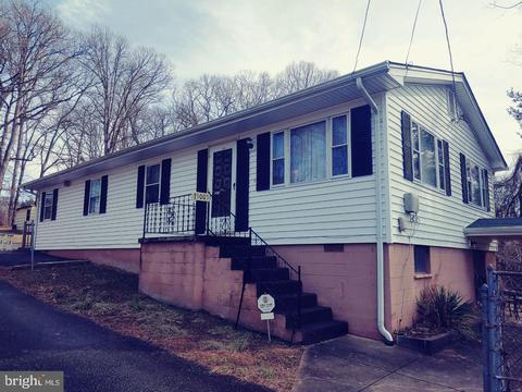19005 Queen Dr, Triangle, VA 22172
