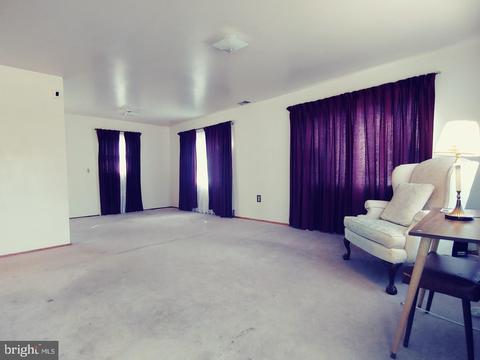 19005 Queen Dr, Triangle, VA 22172 photo 8