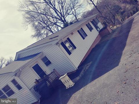 19005 Queen Dr, Triangle, VA 22172 photo 4