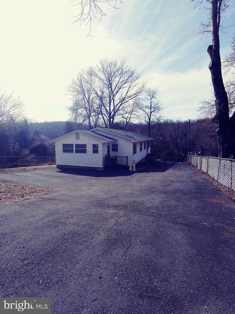 19005 Queen Dr, Triangle, VA 22172 photo 5