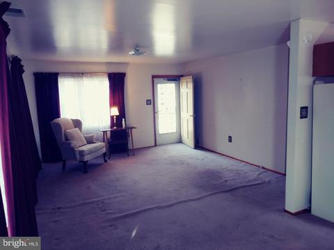 19005 Queen Dr, Triangle, VA 22172 photo 9