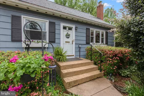 14209 Randall Dr, Woodbridge, VA 22191