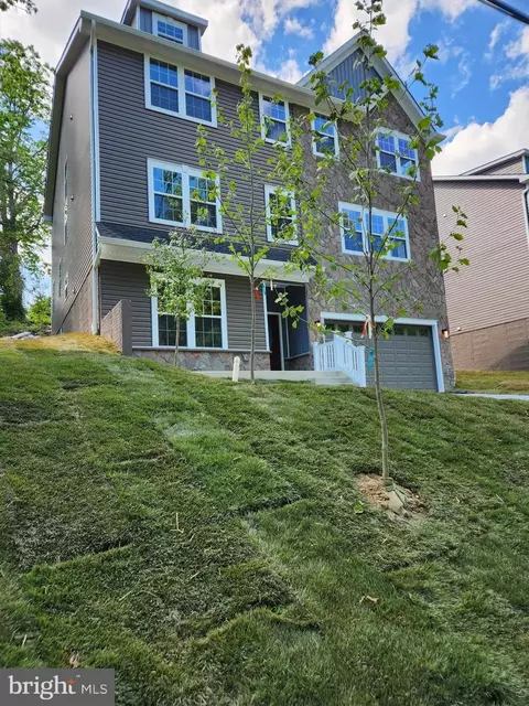 18520 Old Triangle Rd, Triangle, VA 22172