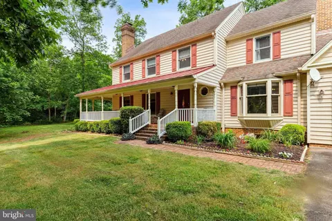 7501 Falkland Dr, Gainesville, VA 20155 photo 11
