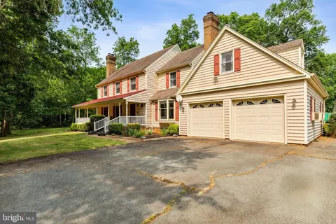 7501 Falkland Dr, Gainesville, VA 20155 photo 10