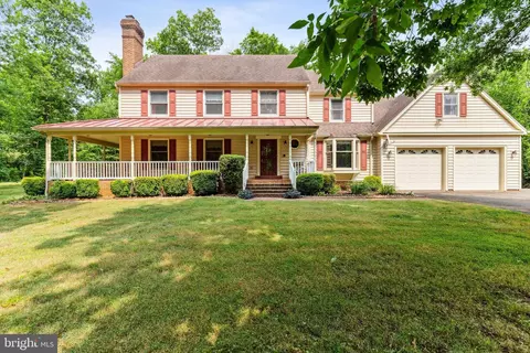 7501 Falkland Dr, Gainesville, VA 20155