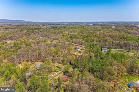 7501 Falkland Dr, Gainesville, VA 20155 photo 13