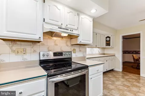 7501 Falkland Dr, Gainesville, VA 20155 photo 29