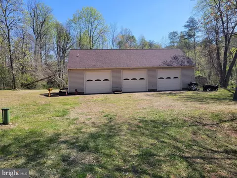 7501 Falkland Dr, Gainesville, VA 20155 photo 4