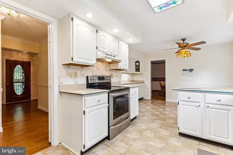 7501 Falkland Dr, Gainesville, VA 20155 photo 28