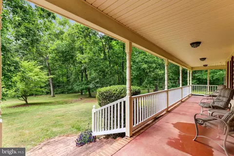 7501 Falkland Dr, Gainesville, VA 20155 photo 16