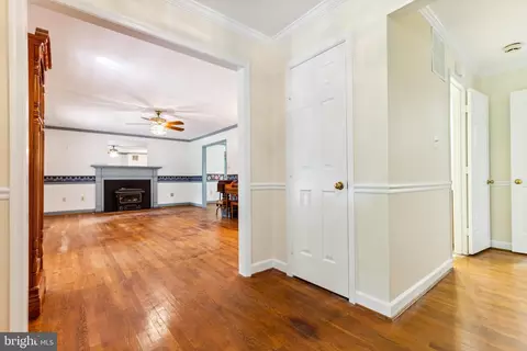 7501 Falkland Dr, Gainesville, VA 20155 photo 18