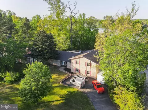 18429 Cabin Rd, Triangle, VA 22172 photo 6