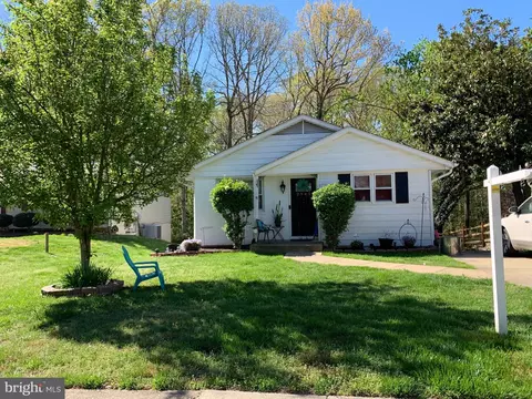2945 Harding Ct, Woodbridge, VA 22192