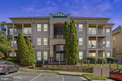 1049 Gardenview Loop #203, Woodbridge, VA 22191